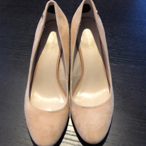 Camel/cream color suede Calvin Klein block heels. - Picture 2 of 4